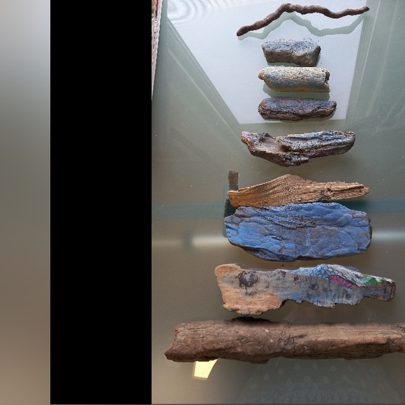 9 pieces of Driftwood - Picture 2 of 3